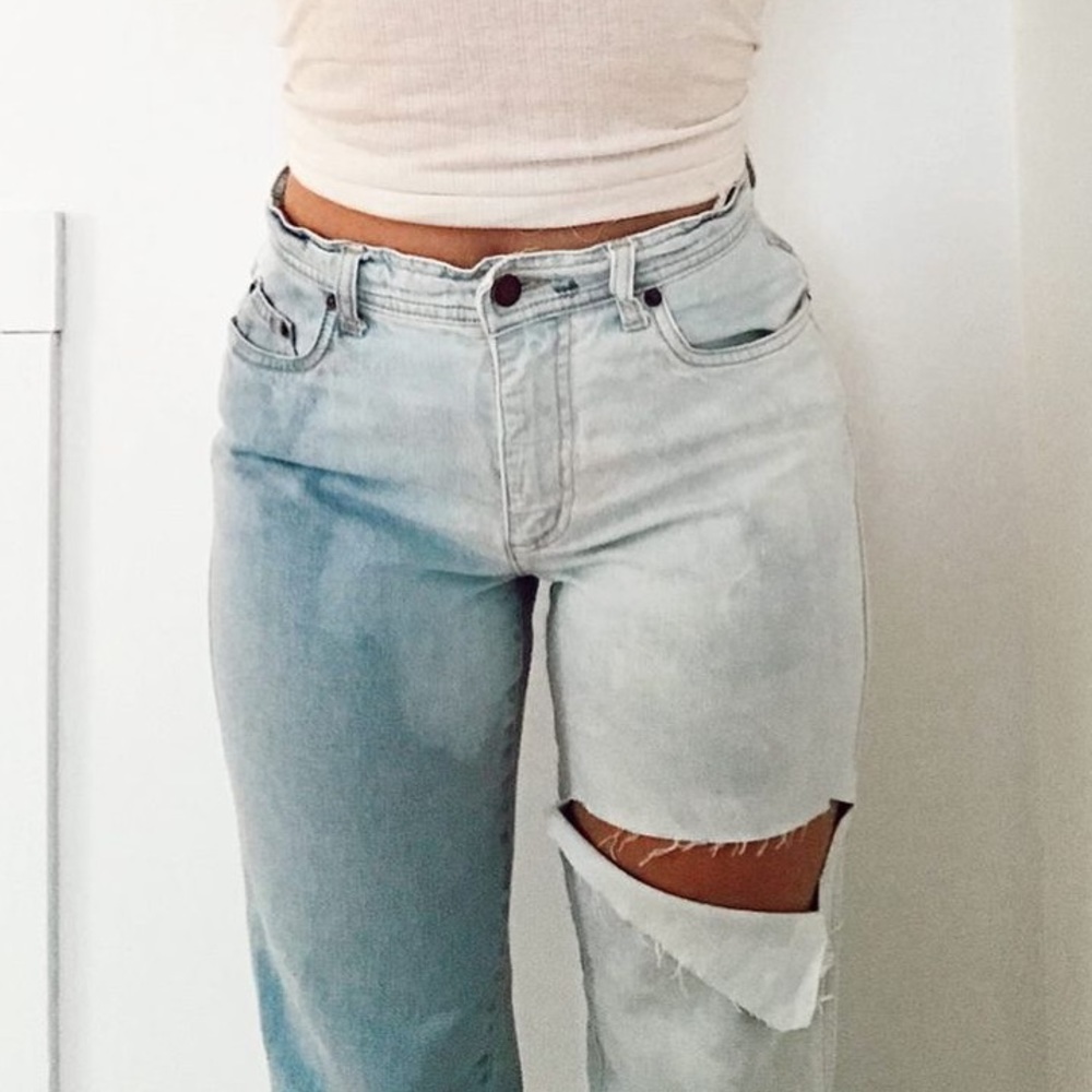 Dyed & Distressed Two Toned Ankle Jeans
